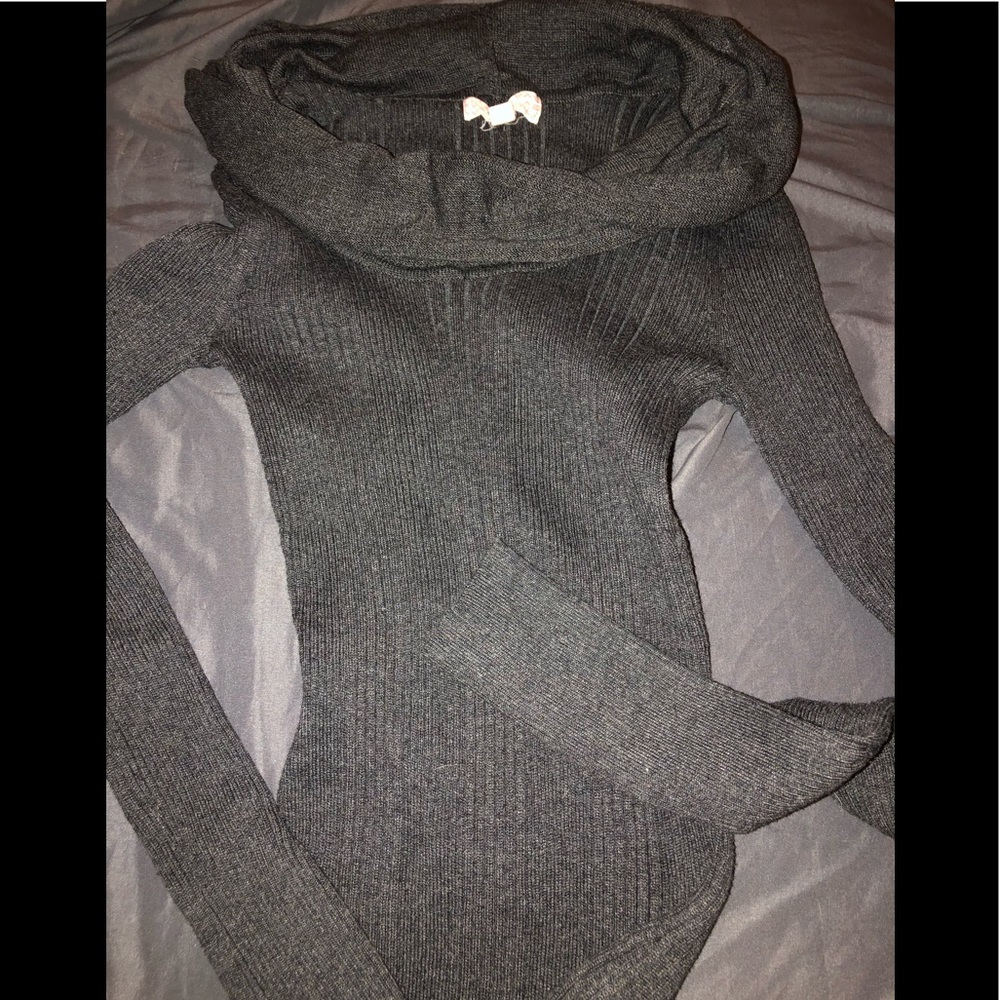 Women's Pink Republic Cowl Neck Sweater. XS